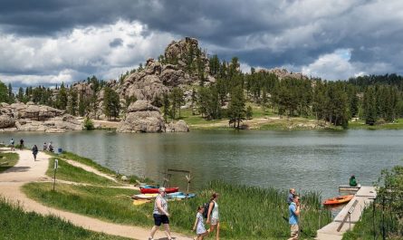 Adorable Seven Lakeside Towns to Discover Peace in South Dakota