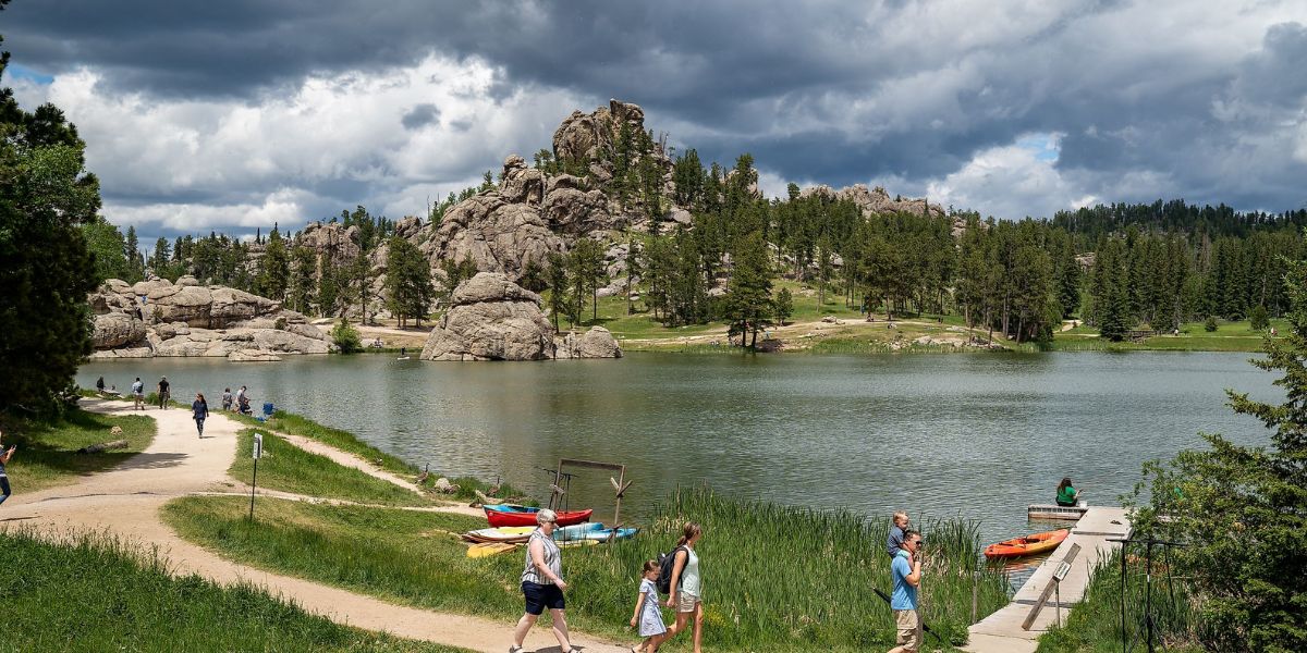 Adorable Seven Lakeside Towns to Discover Peace in South Dakota