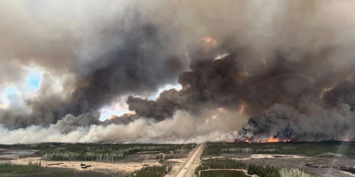 Wildfire Thick Smoke Triggers Statewide Air Quality Alert Across Illinois