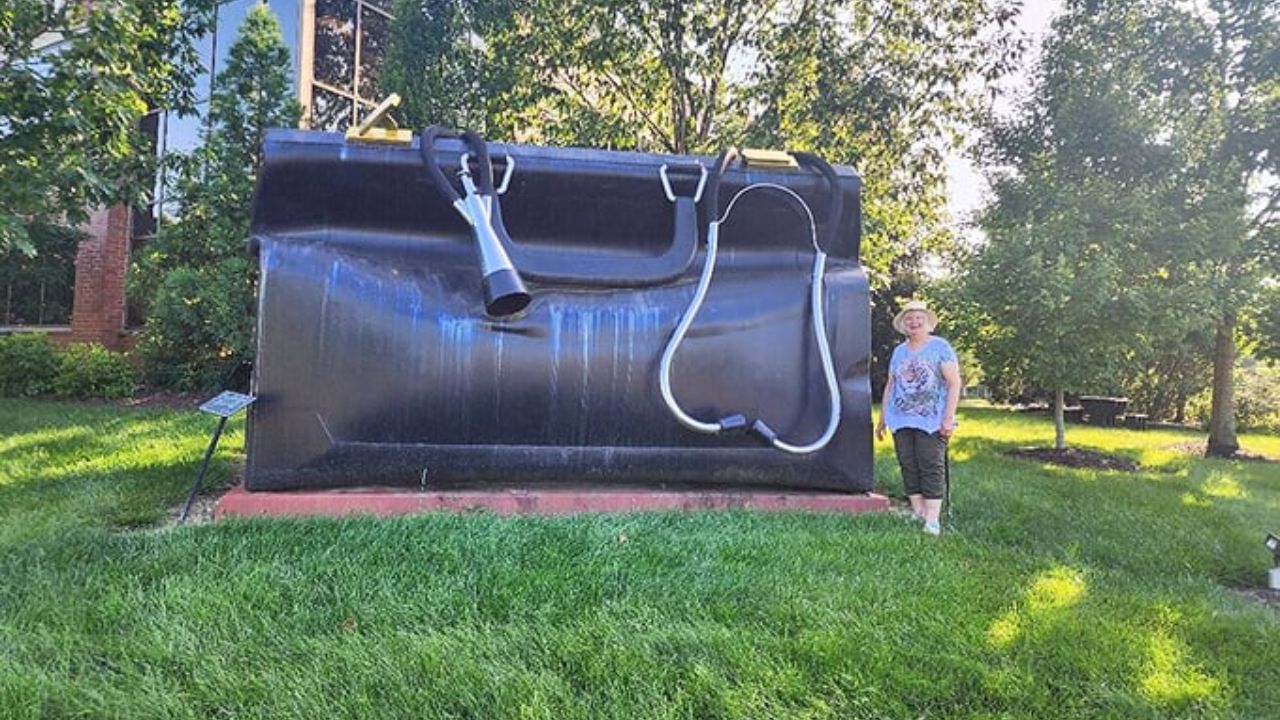 Discover the World’s Largest Doctor’s Bag Sculpture in Delaware: A Quirky Medical Marvel