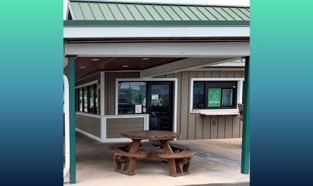 This Old-School Restaurant in Indiana Serves the Best Pulled Pork Fries You’ll Ever Taste