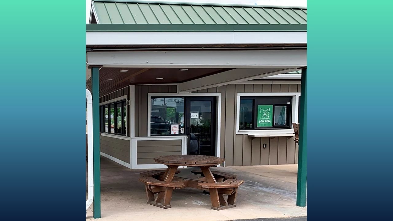 This Old-School Restaurant in Indiana Serves the Best Pulled Pork Fries You’ll Ever Taste